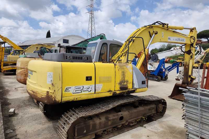 OmecoHub - Immagine NEW HOLLAND E245